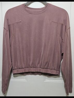 Lululemin Mauve Long-Sleeve Cropped Top
